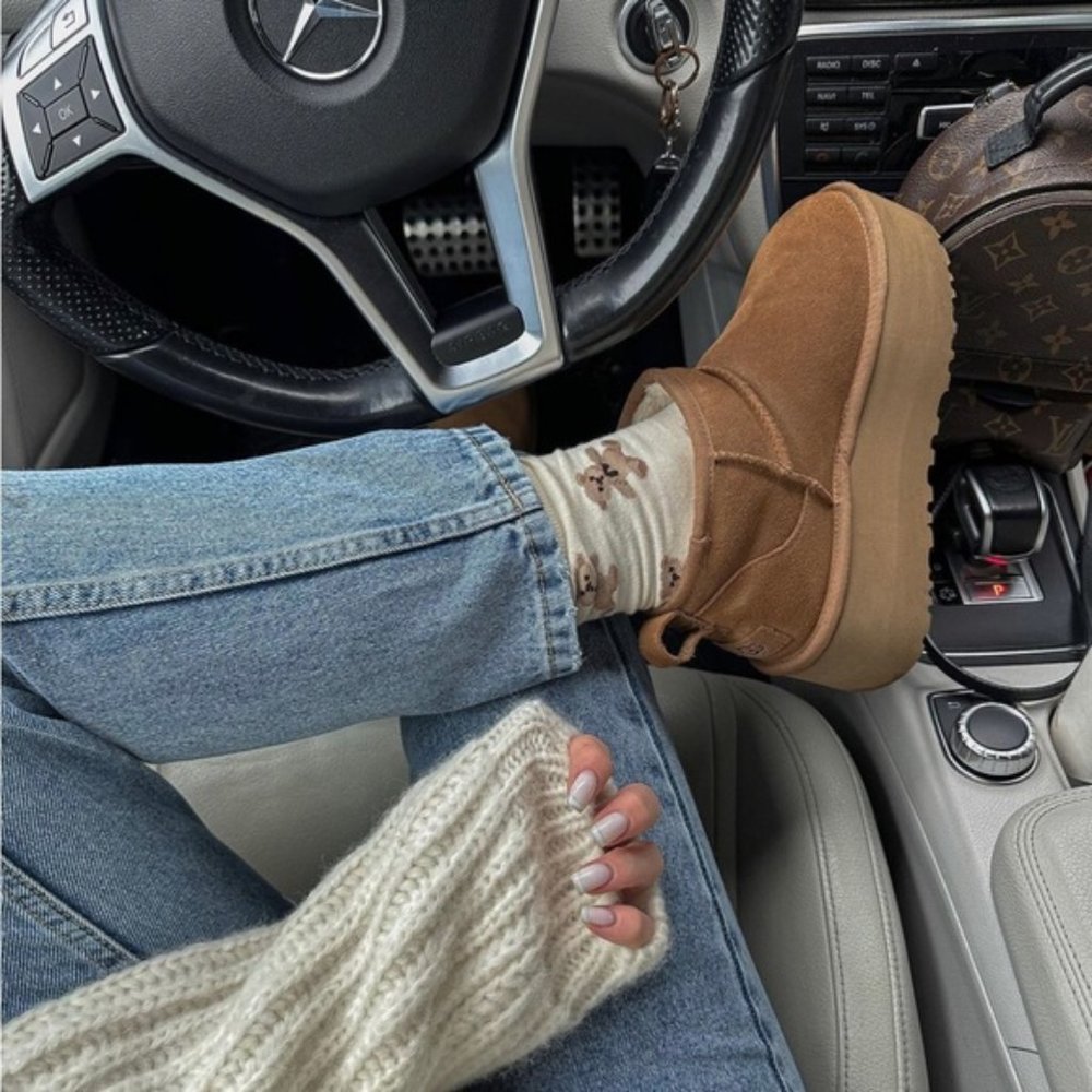 UGG Women's Classic Ultra Mini Platform - Picture 7 of 16